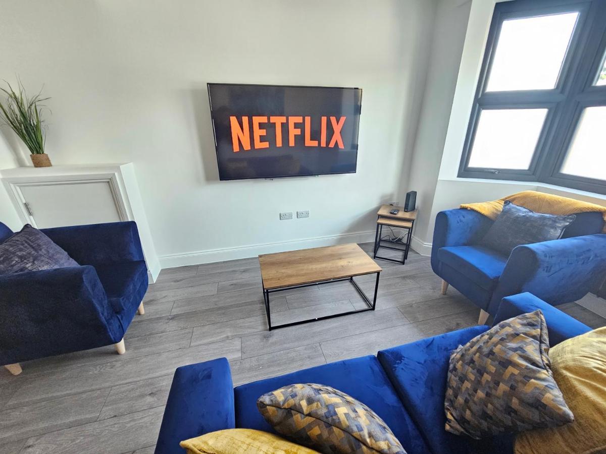 Spacious 4Br House, London, Sleeps 9, Parking Available المظهر الخارجي الصورة