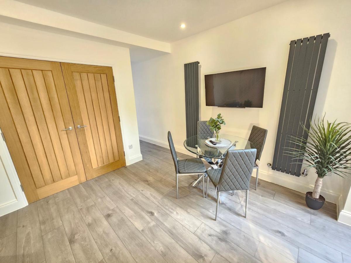 Spacious 4Br House, London, Sleeps 9, Parking Available المظهر الخارجي الصورة